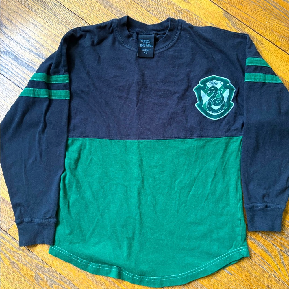 EUC Slytherin shirt adult XS